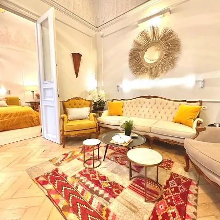 Apartment Andrassy Palace-stylish 2 *