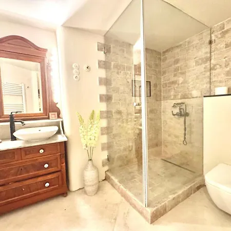 Andrassy Palace-stylish 2 شقة *