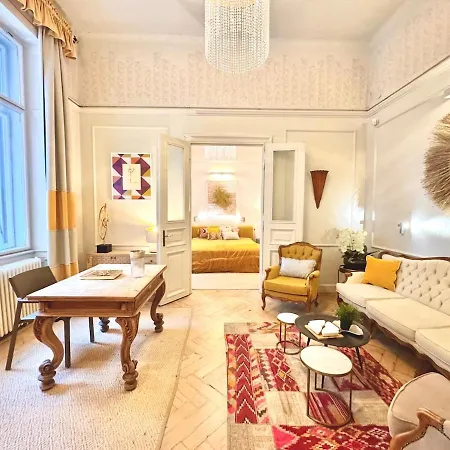 Andrassy Palace-stylish 2 شقة *