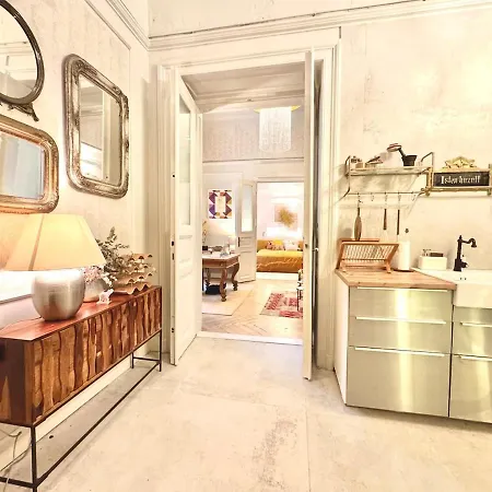 Andrassy Palace-stylish 2 شقة *