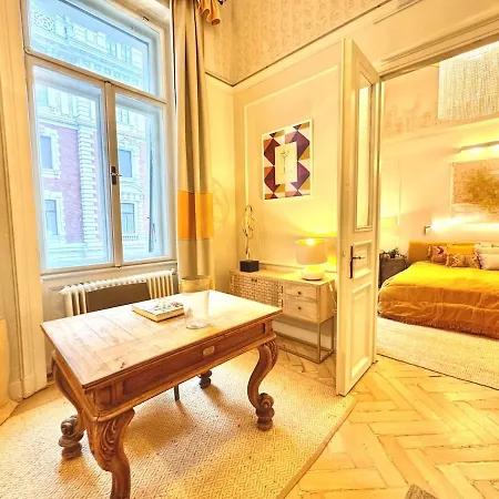 شقة Andrassy Palace-stylish 2 *
