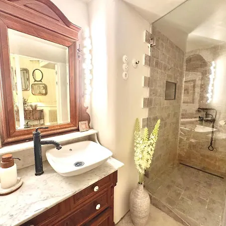 Andrassy Palace-stylish 2 بودابست